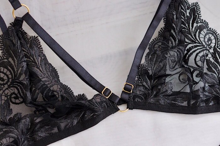 Lace Peek-a-Boo Bra & Crotchless G-String - Image 6