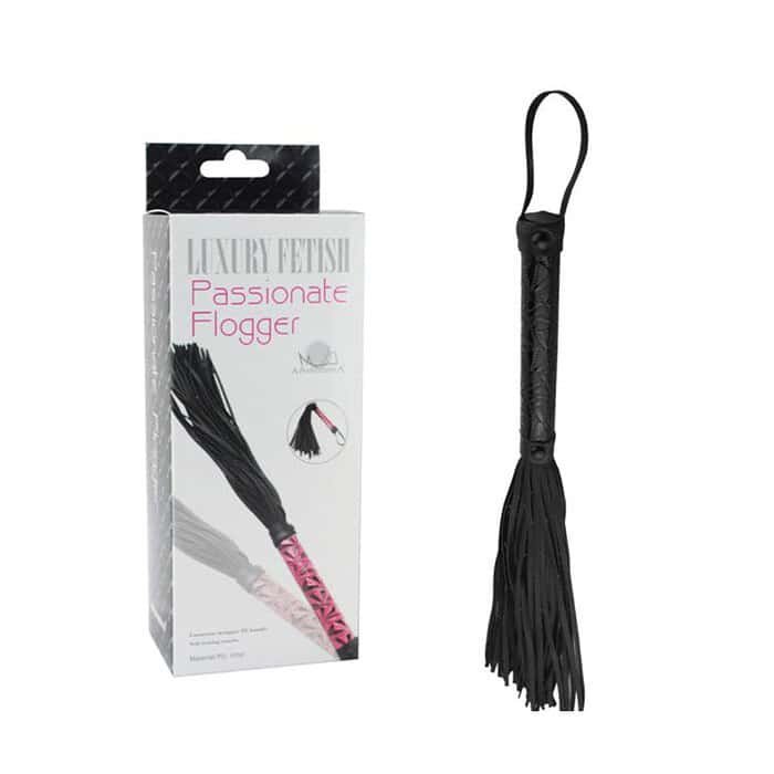Luxury Fetish Passionate Flogger - Image 3